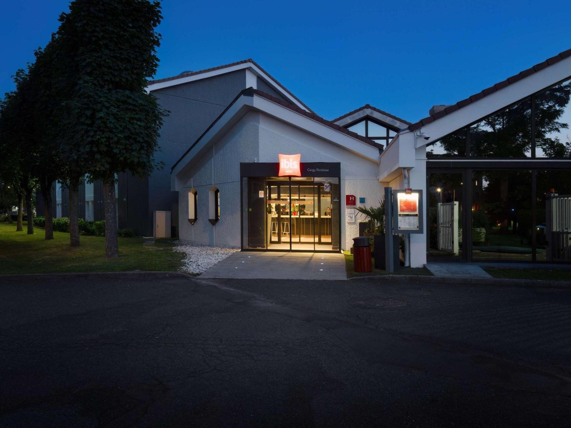 Hotel Ibis Cergy Pontoise Le Port Exterior foto